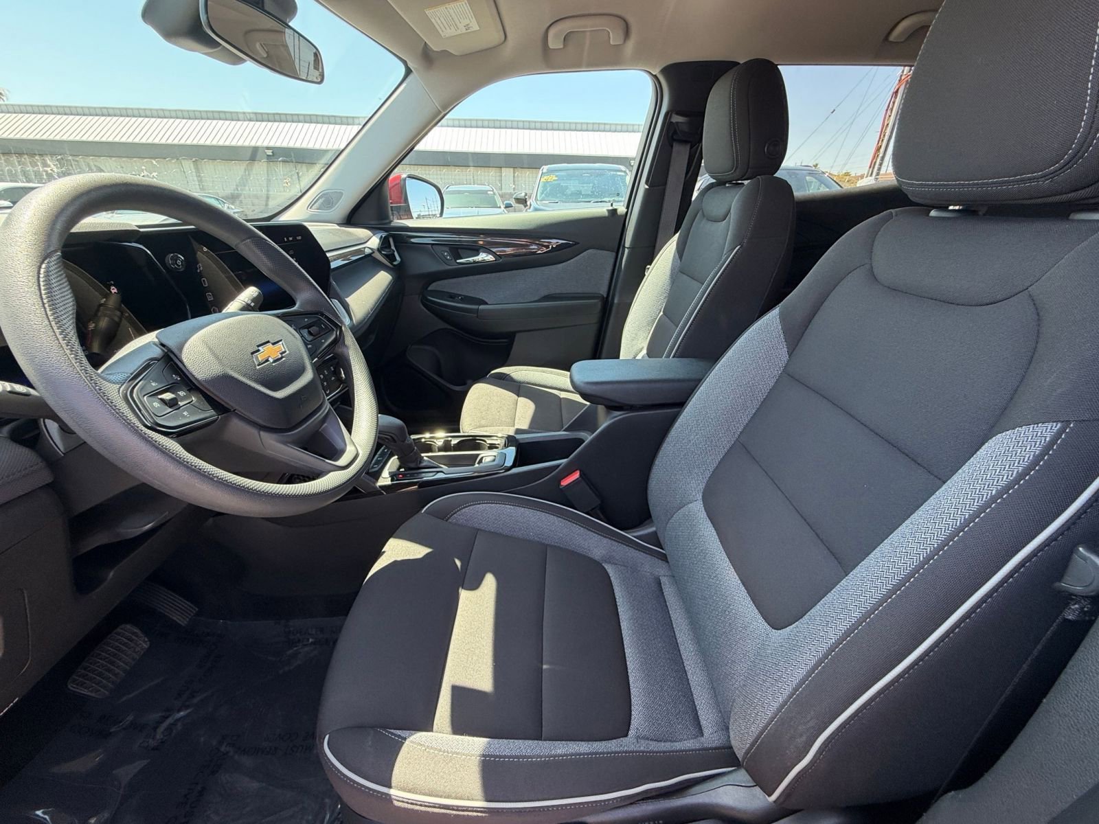 Used 2025 Chevrolet TrailBlazer LT FWD image 25