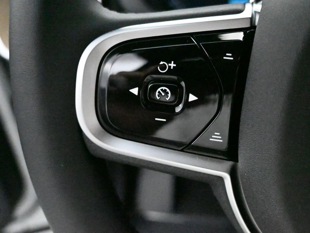 New 2026 Volvo XC60 B5 Plus w/ Protection Package Premier image 18