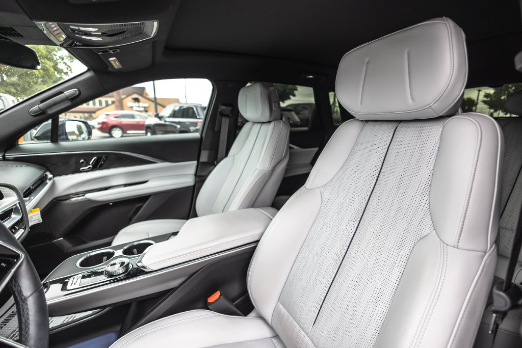 Used 2024 Cadillac Lyriq Sport RWD image 19