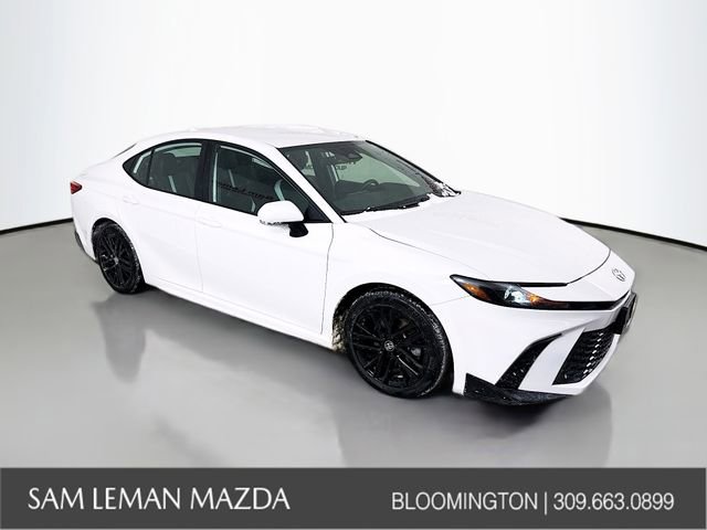 Used 2025 Toyota Camry SE image 1