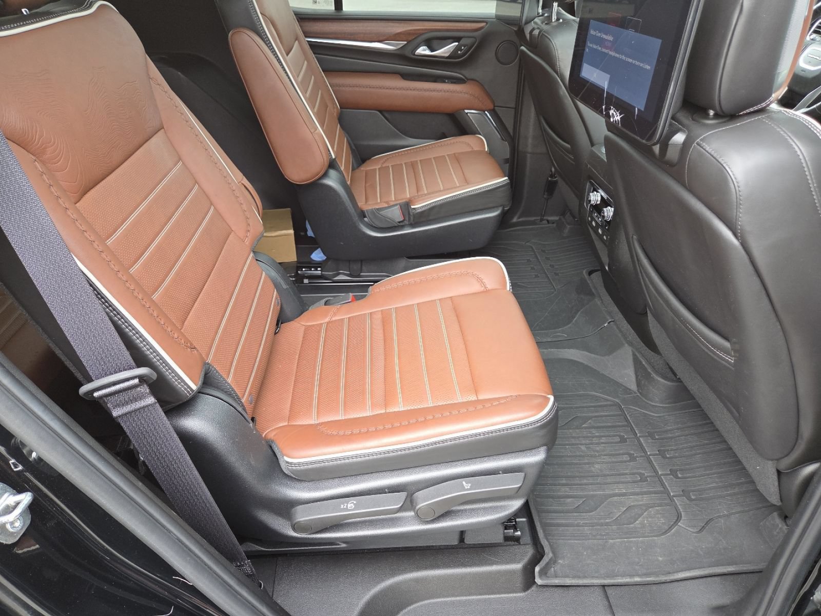 Used 2023 GMC Yukon Denali Ultimate AWD/4WD image 32
