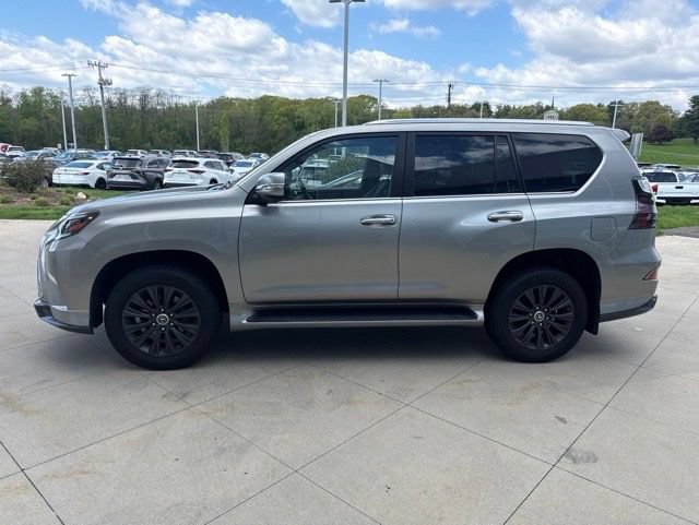 Used 2023 Lexus GX 460 Premium w/ Accessory Package AWD/4WD image 4