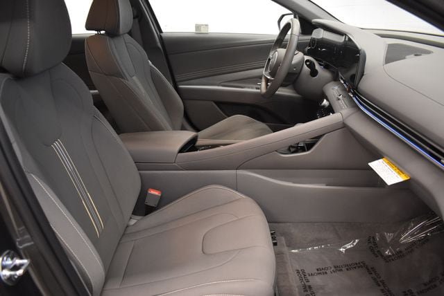 Used 2025 Hyundai Elantra SEL FWD image 19