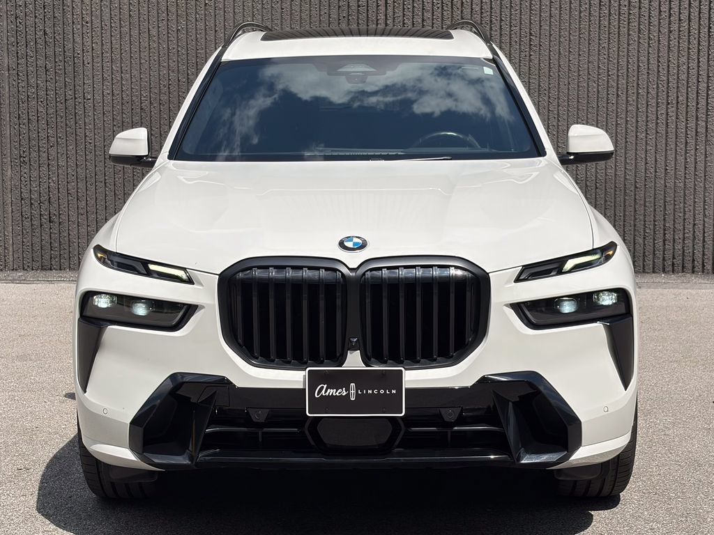 Used 2023 BMW X7 xDrive40i w/ M Sport Package AWD/4WD image 4