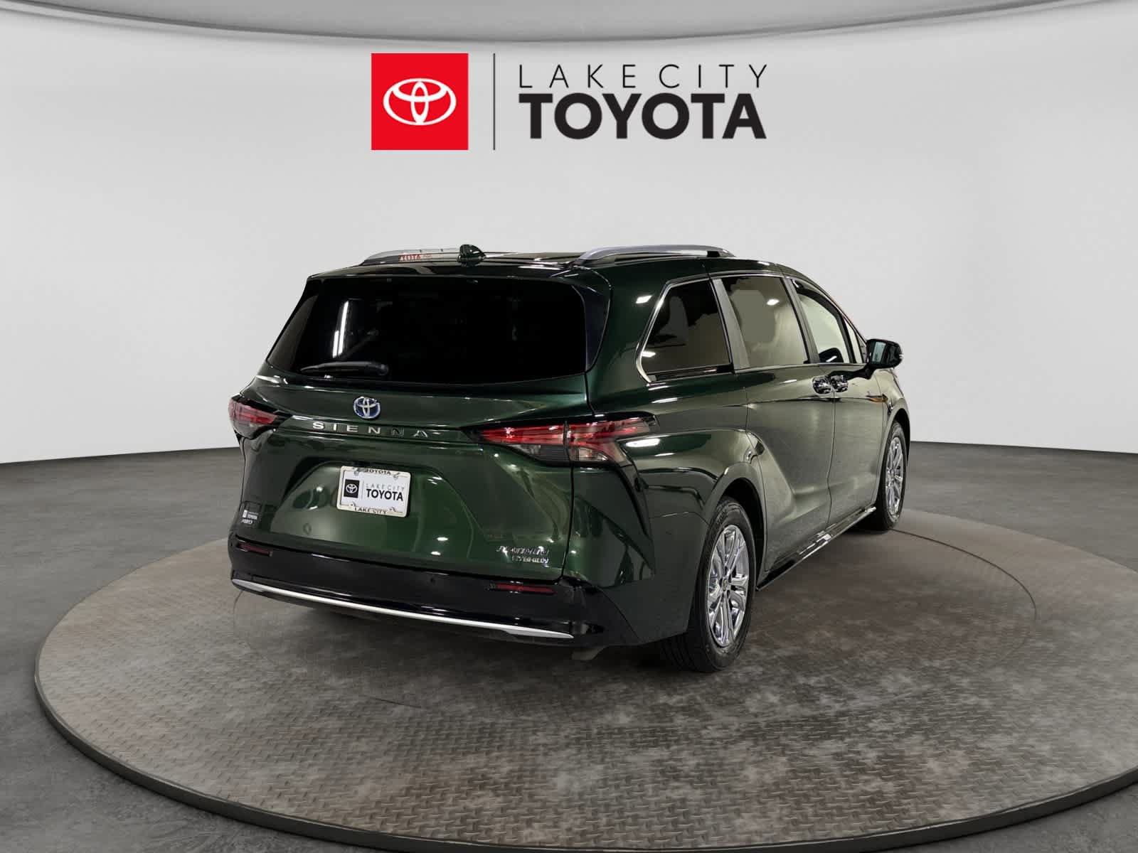 Used 2023 Toyota Sienna Platinum AWD/4WD image 9