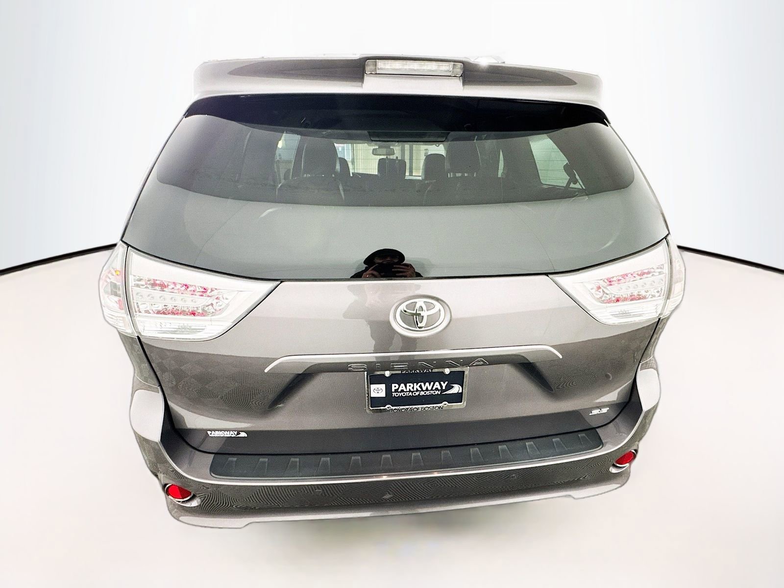 Used 2020 Toyota Sienna SE w/ SE Preferred Package image 6