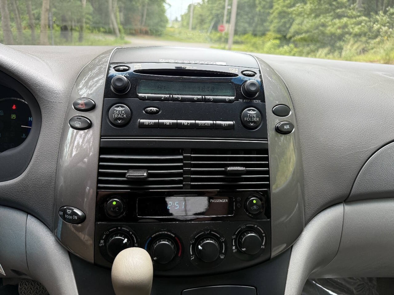 Used 2010 Toyota Sienna LE FWD image 23