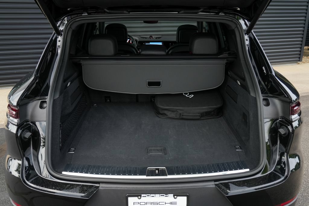 Certified 2025 Porsche Cayenne E-Hybrid AWD/4WD image 18