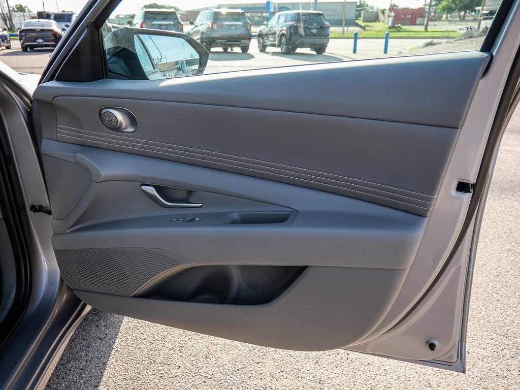 Used 2025 Hyundai Elantra Sport FWD image 36