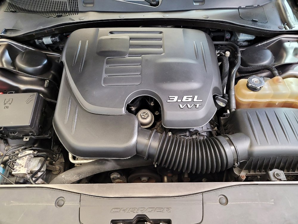 Used 2018 Dodge Charger SXT image 30