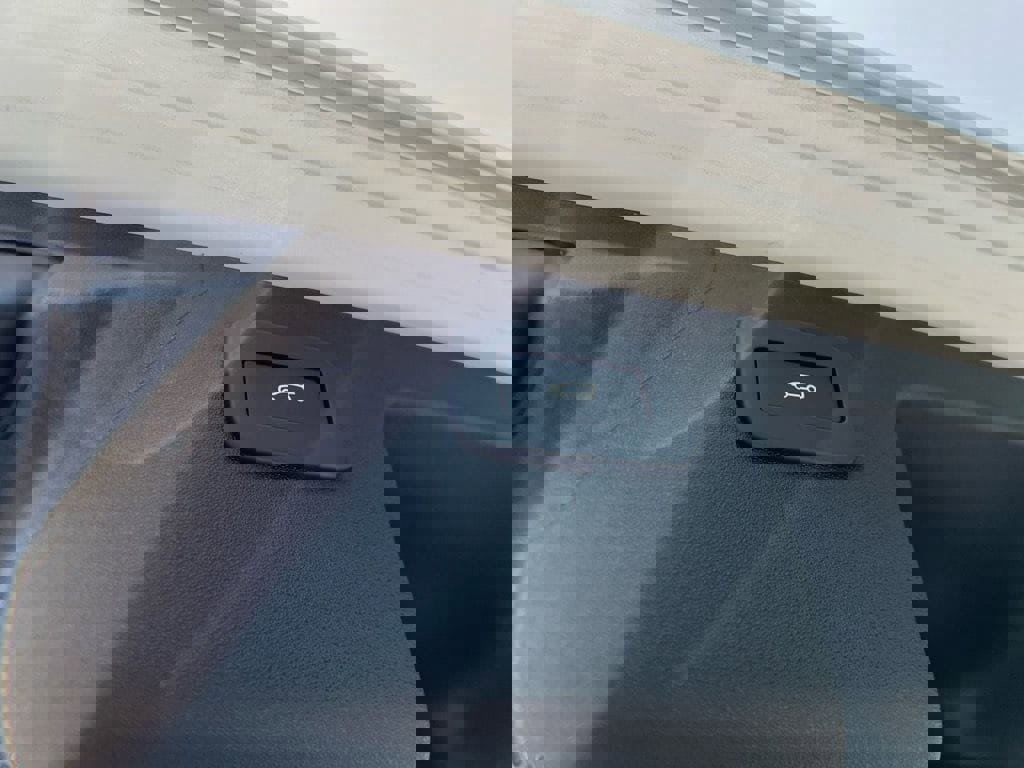 New 2025 Land Rover Discovery Sport S image 30