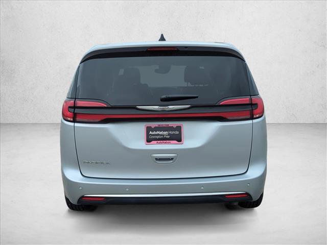 Used 2023 Chrysler Pacifica Touring-L FWD image 8