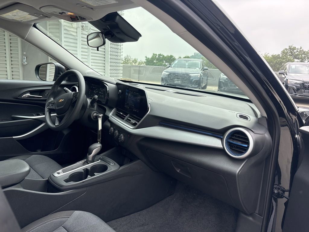 Used 2025 Chevrolet Trax LS w/ LS Convenience Package FWD image 15