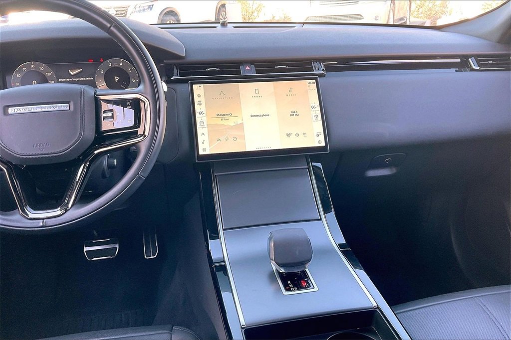 Used 2025 Land Rover Range Rover Velar Dynamic SE image 6