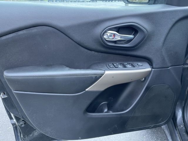 Used 2018 Jeep Cherokee Latitude image 21