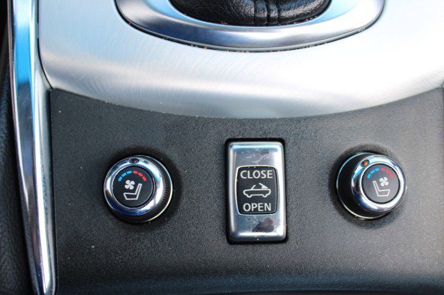 Used 2014 INFINITI Q60 Convertible w/ Premium Package RWD image 38