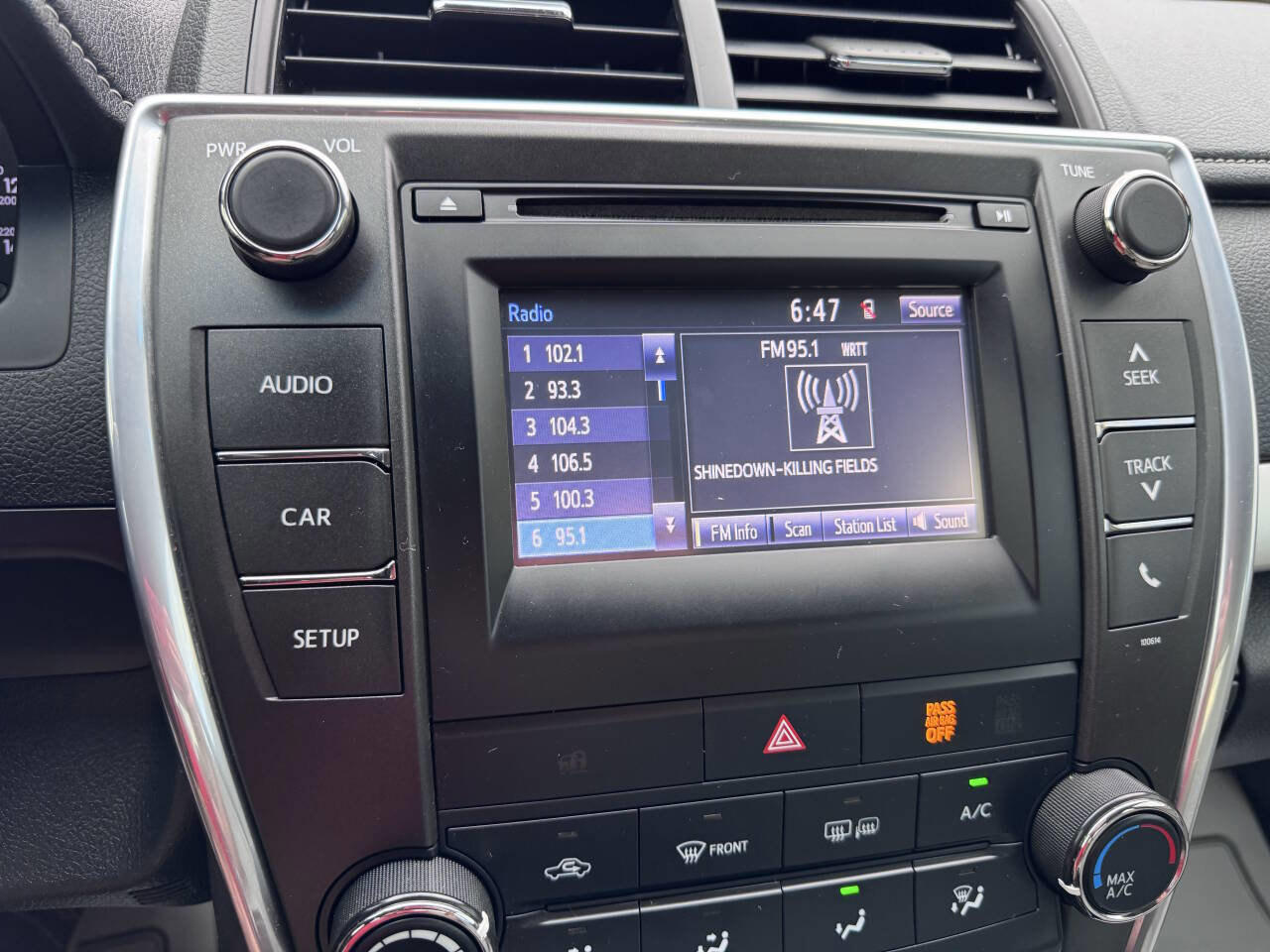 Used 2017 Toyota Camry SE image 24