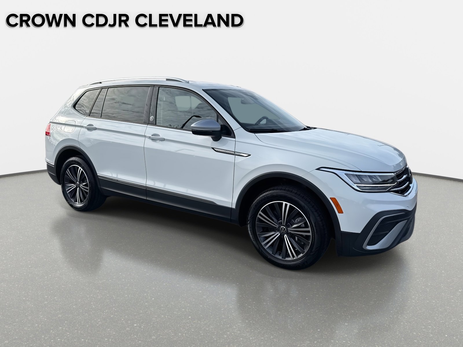 Used 2024 Volkswagen Tiguan Wolfsburg Edition image 2