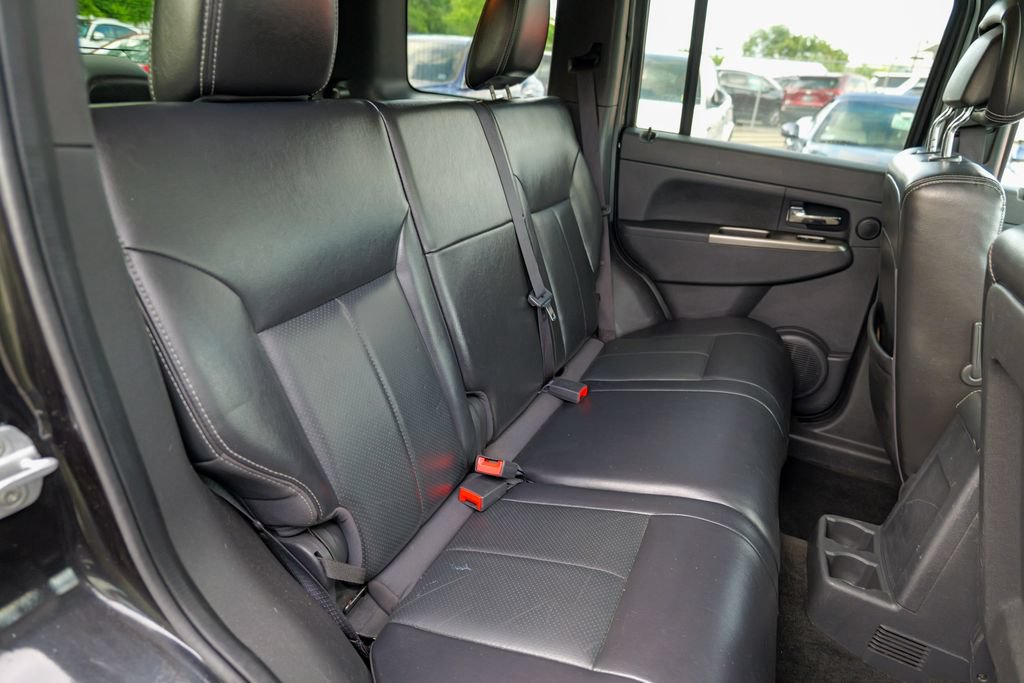 Used 2011 Jeep Liberty Limited w/ Chrome Accents Group AWD/4WD image 31