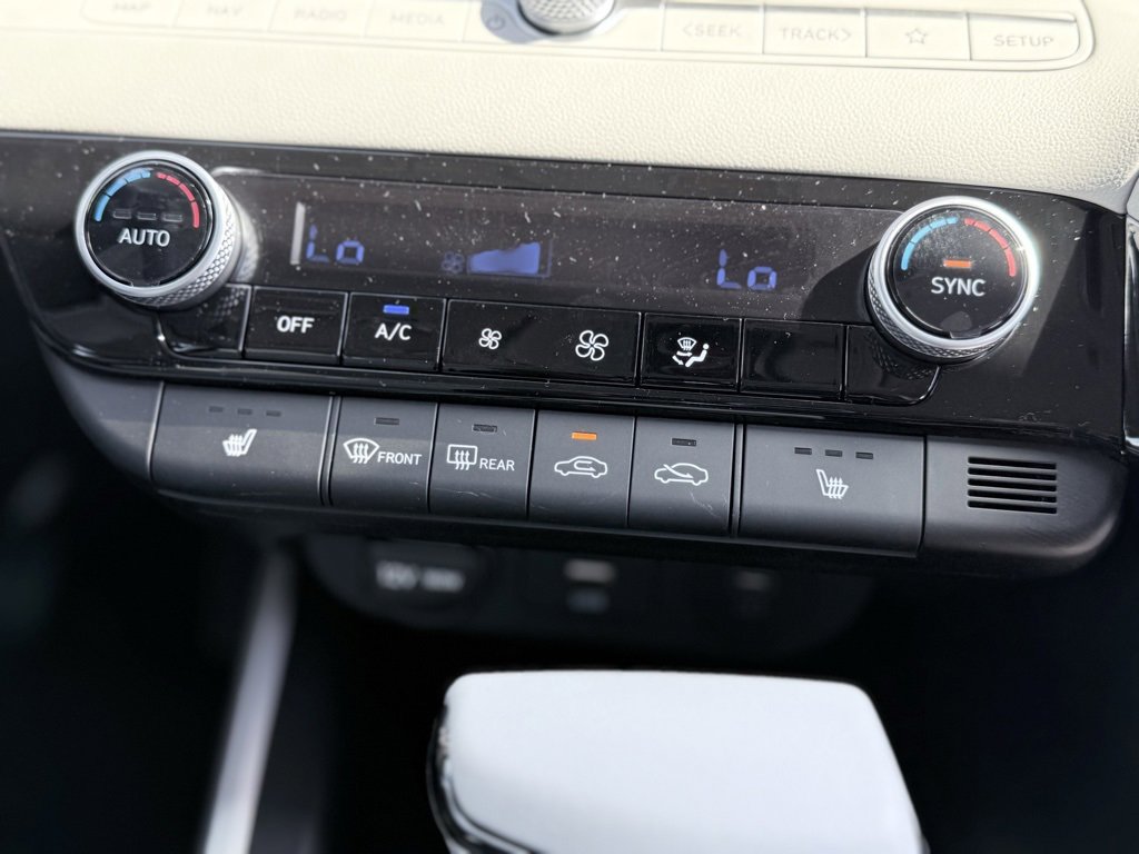 New 2025 Hyundai Elantra Limited image 27