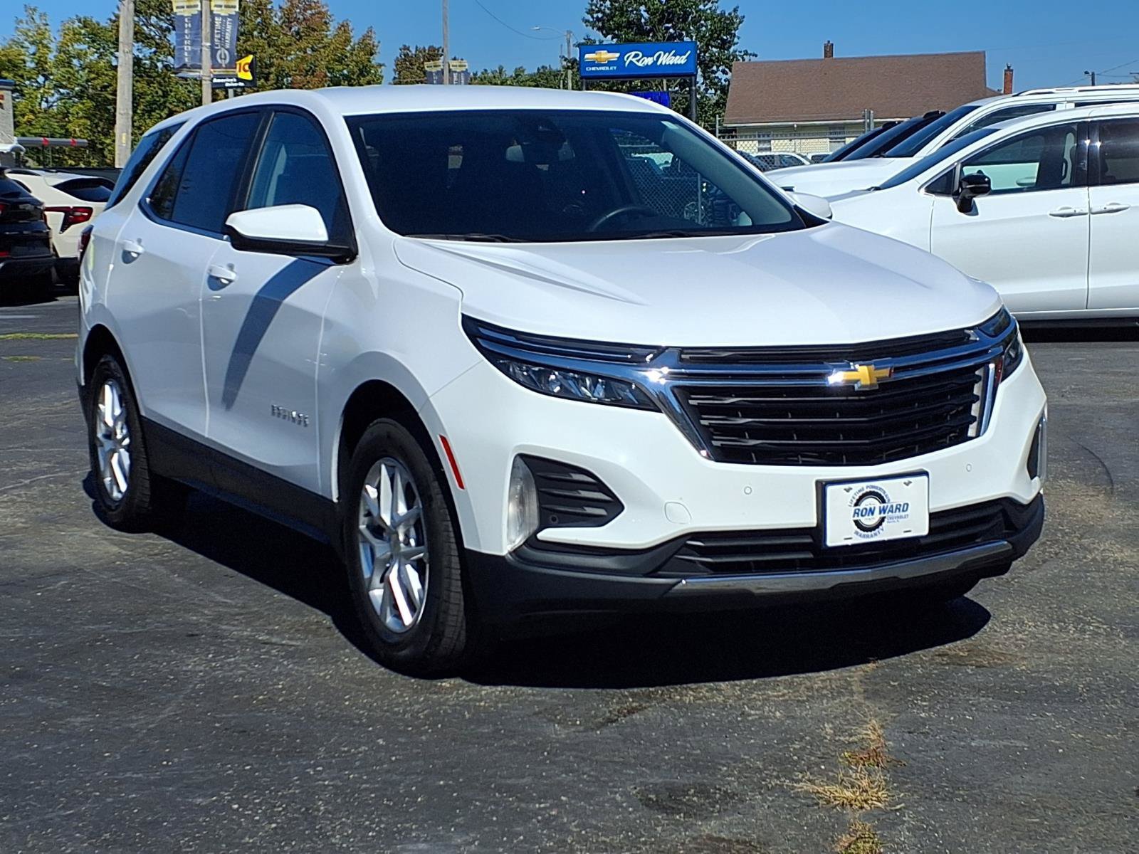 Used 2024 Chevrolet Equinox LT FWD image 2