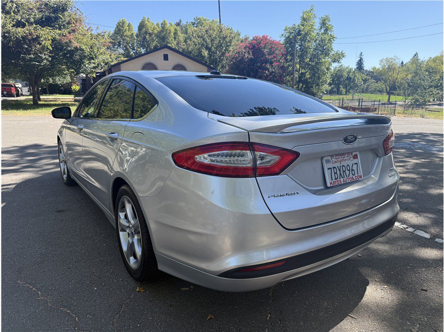 Used 2013 Ford Fusion SE FWD image 7