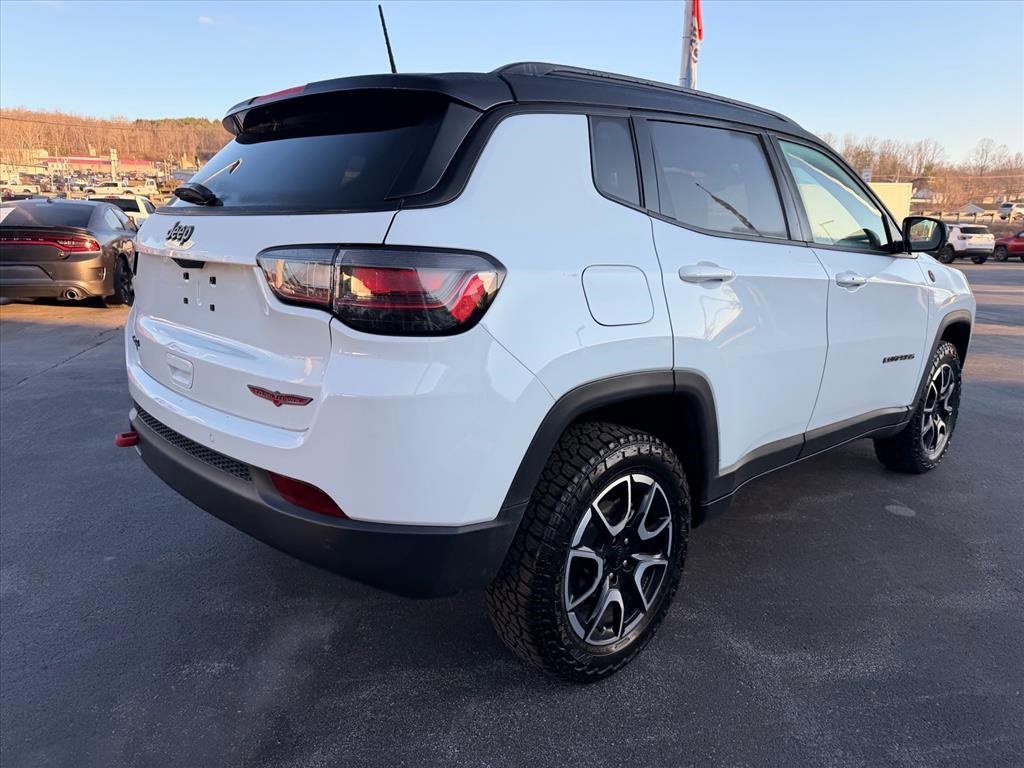 Used 2024 Jeep Compass Trailhawk w/ Trailhawk Elite Group image 4