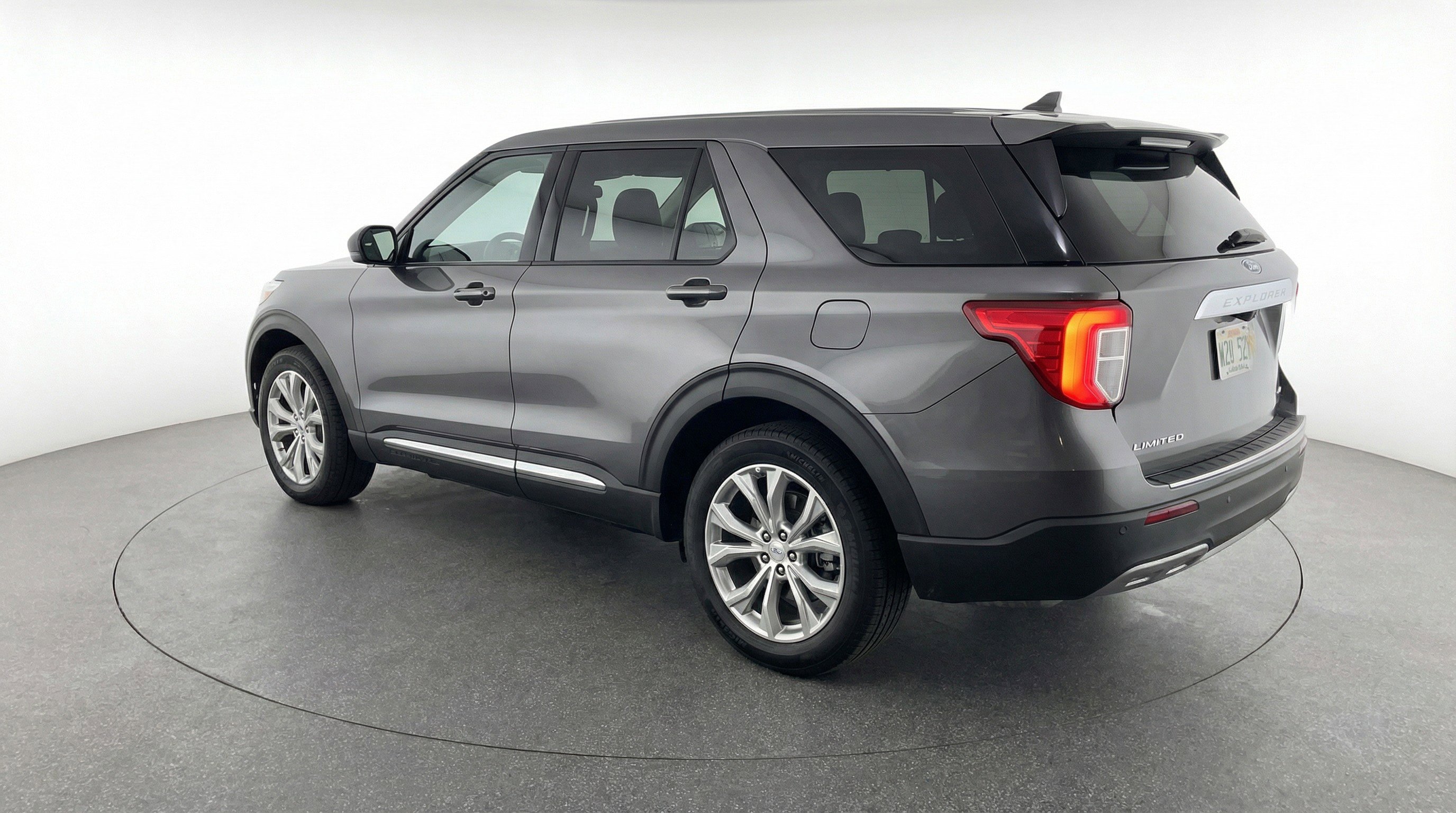 Used 2024 Ford Explorer Limited image 6
