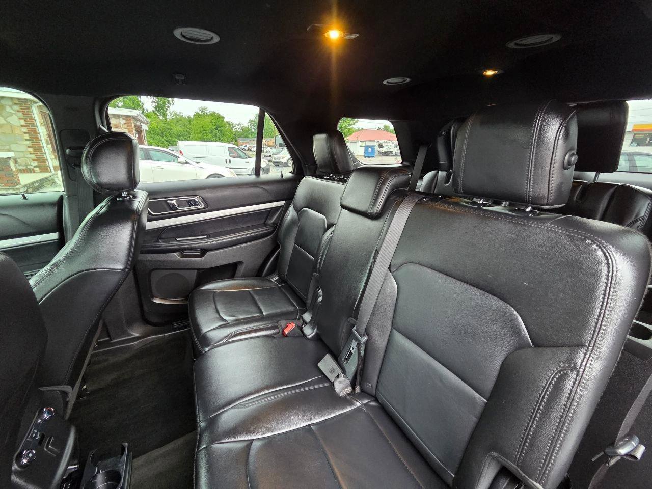 Used 2017 Ford Explorer XLT w/ Equipment Group 202A FWD image 17