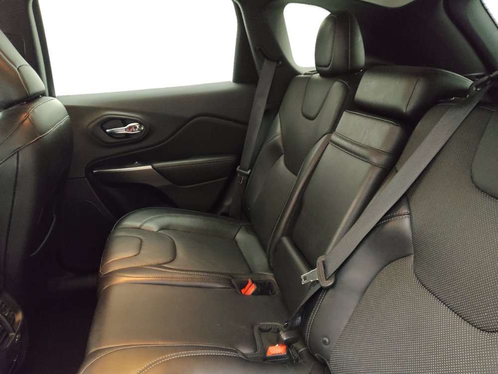 Used 2019 Jeep Cherokee Limited FWD image 18