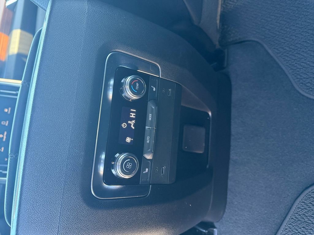 Used 2025 GMC Yukon Denali image 17