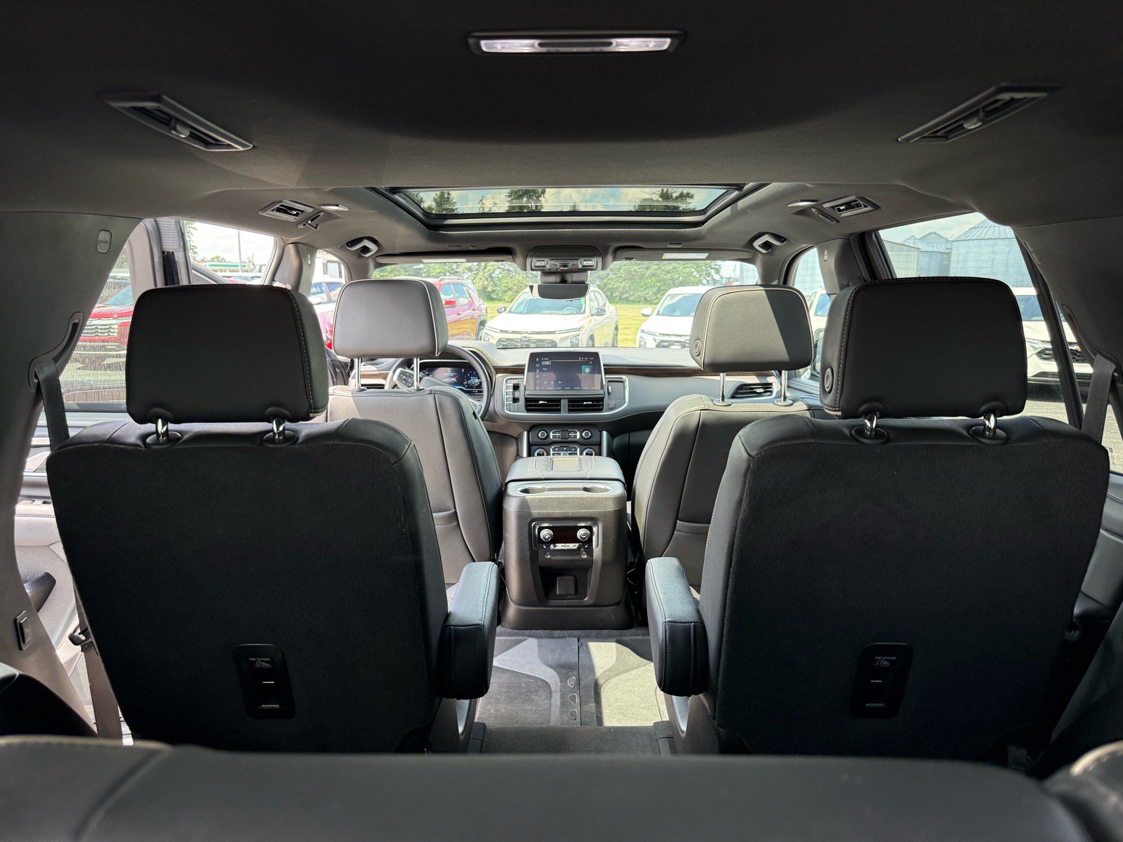 Used 2024 Chevrolet Tahoe Premier w/ Premium Package AWD/4WD image 14