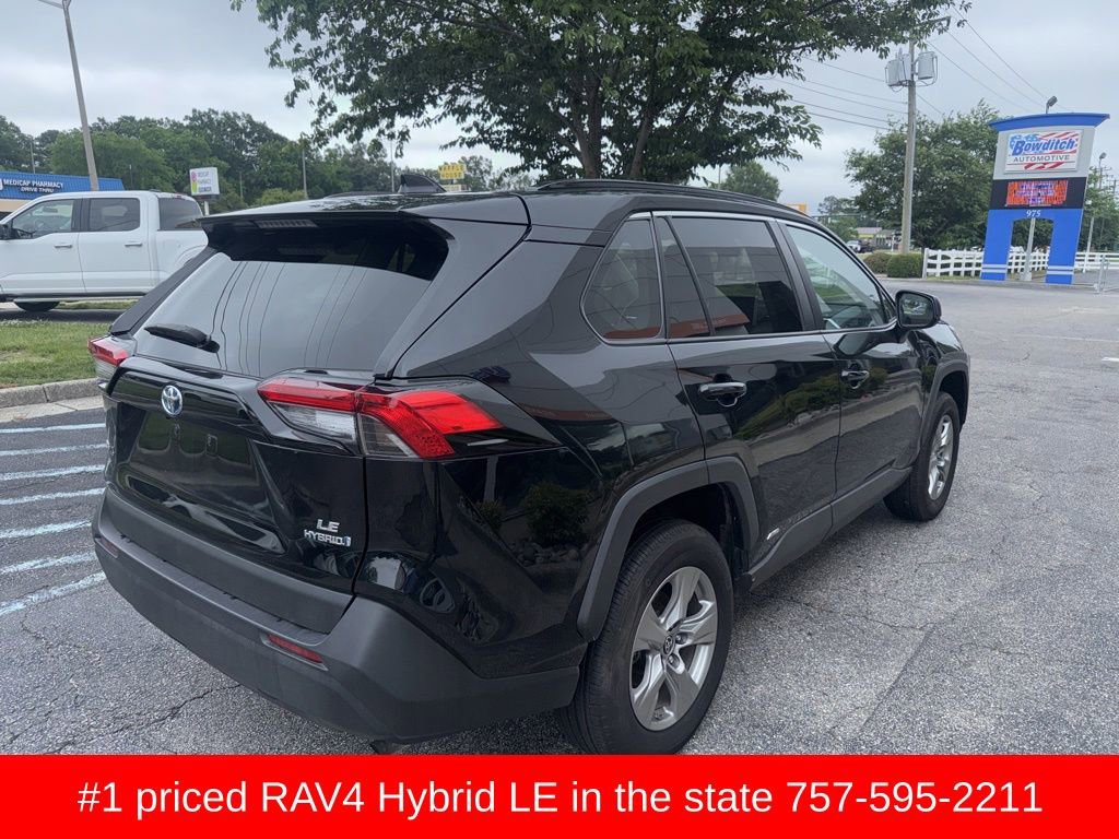 Used 2024 Toyota RAV4 LE AWD/4WD image 6