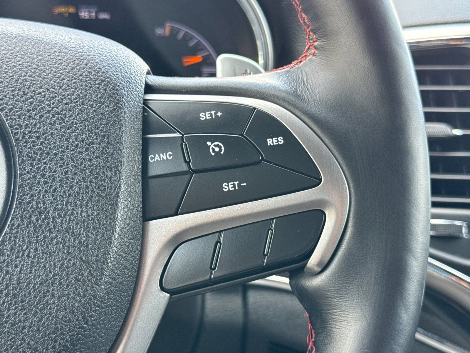 Used 2018 Jeep Grand Cherokee Trailhawk AWD/4WD image 29