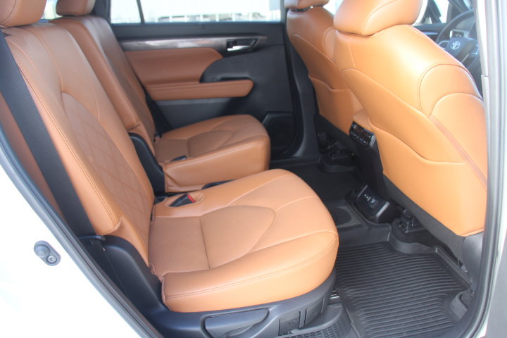 Certified 2025 Toyota Highlander Platinum AWD/4WD image 21