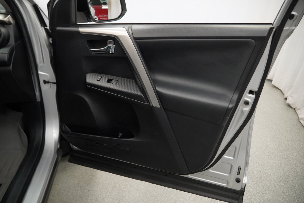 Used 2013 Toyota RAV4 Limited AWD/4WD image 38