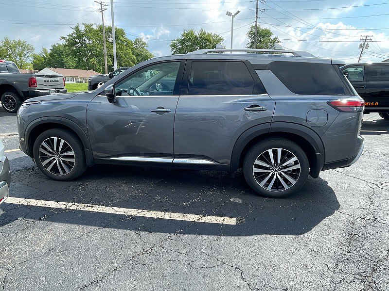 Used 2025 Nissan Pathfinder Platinum w/ Cargo Package FWD image 9