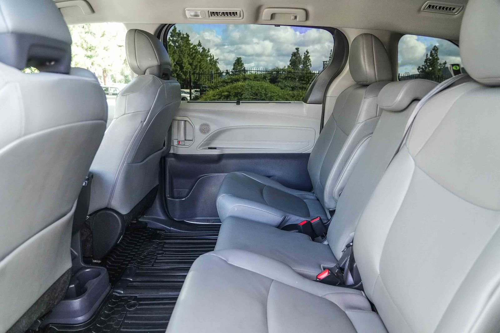 Used 2023 Toyota Sienna LE image 22