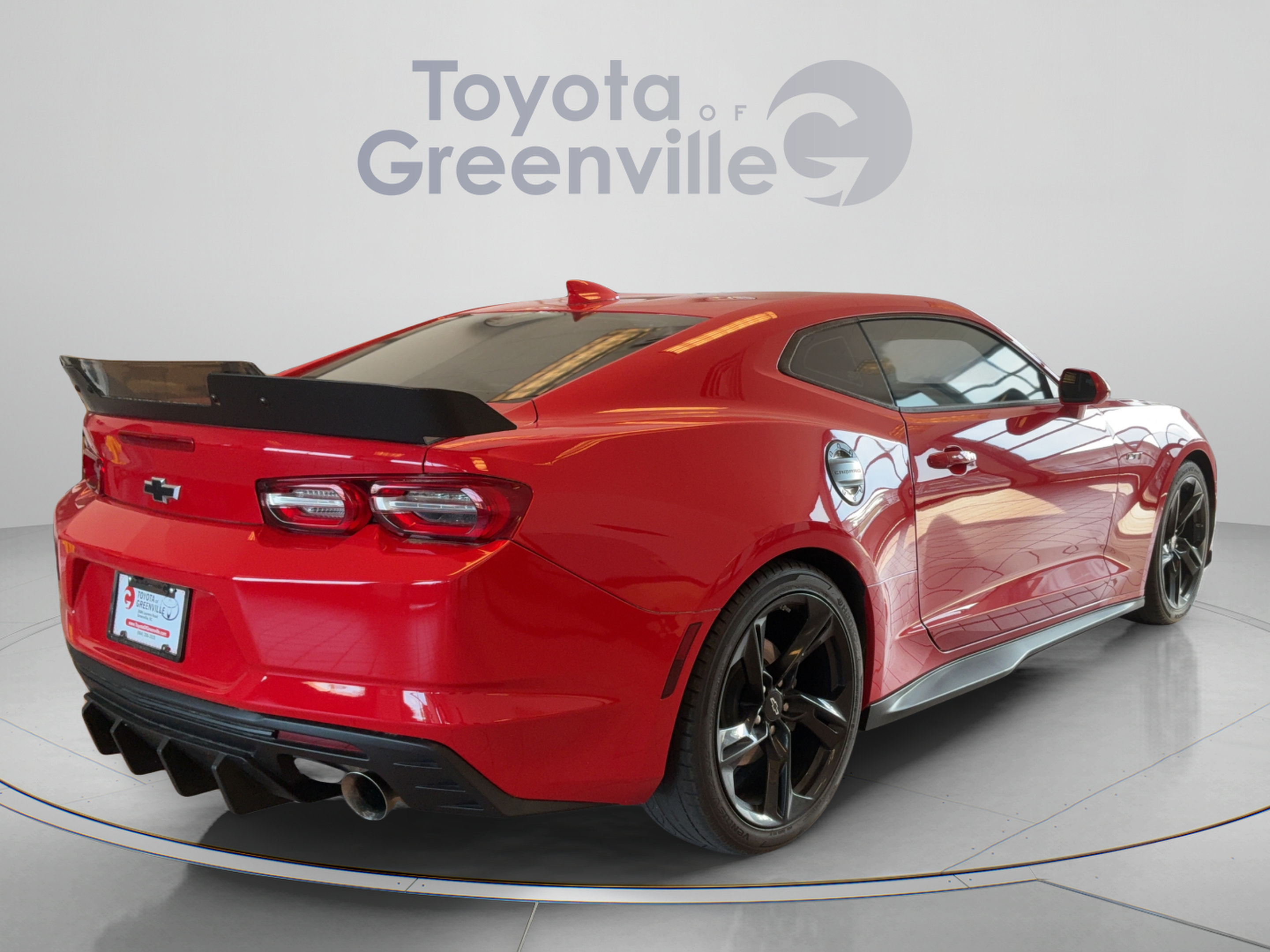 Used 2021 Chevrolet Camaro LT w/ Technology Package RWD image 6
