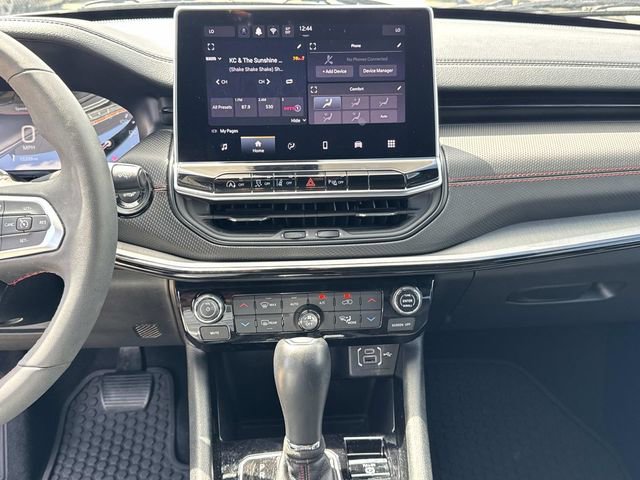 Used 2025 Jeep Compass Trailhawk w/ Trailer Tow Group image 29