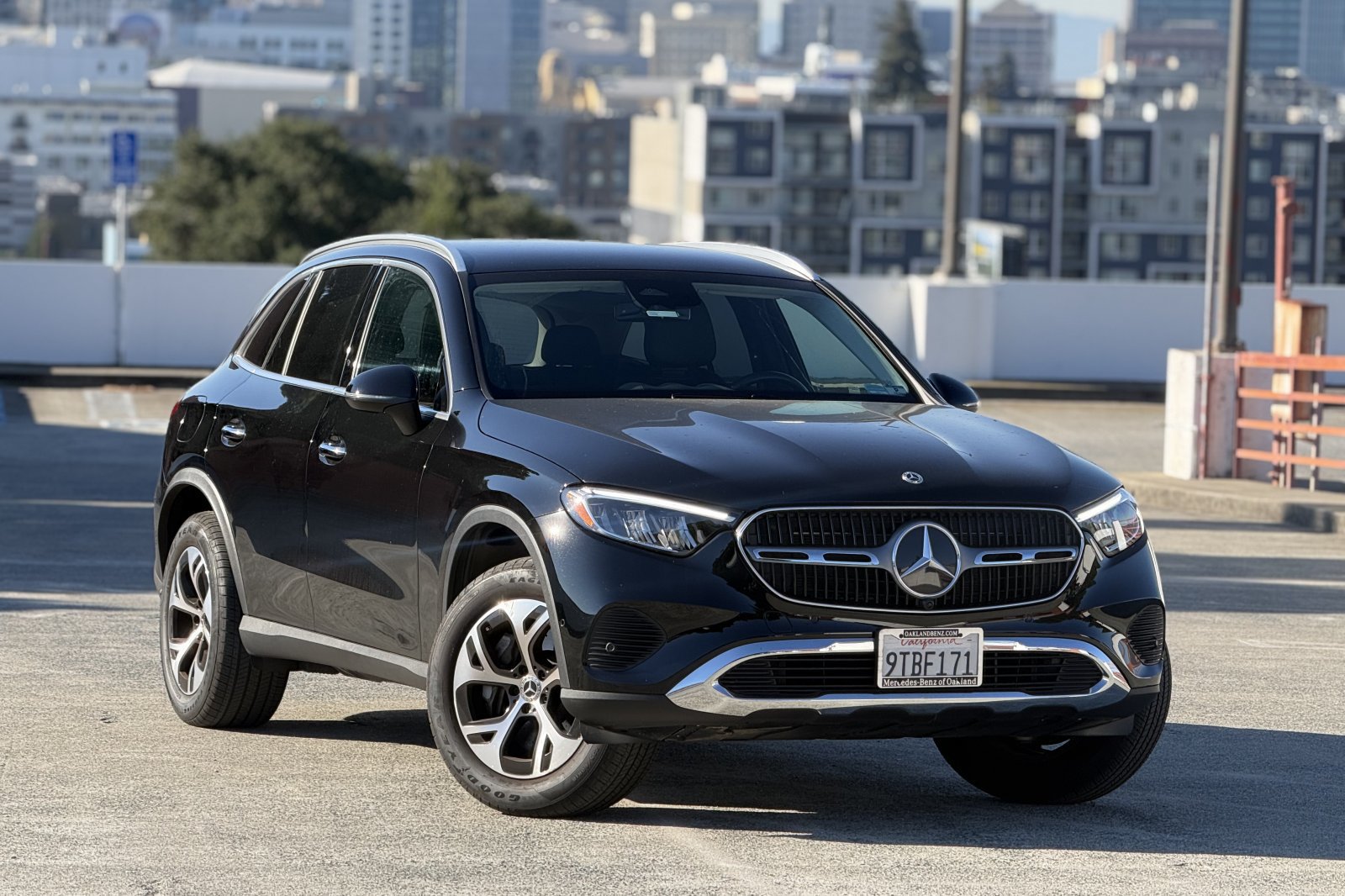 Used 2025 Mercedes-Benz GLC 350e 4MATIC image 2