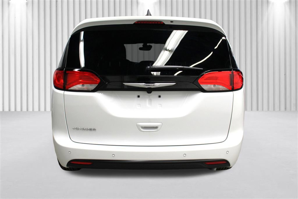 New 2026 Chrysler Voyager LX image 4