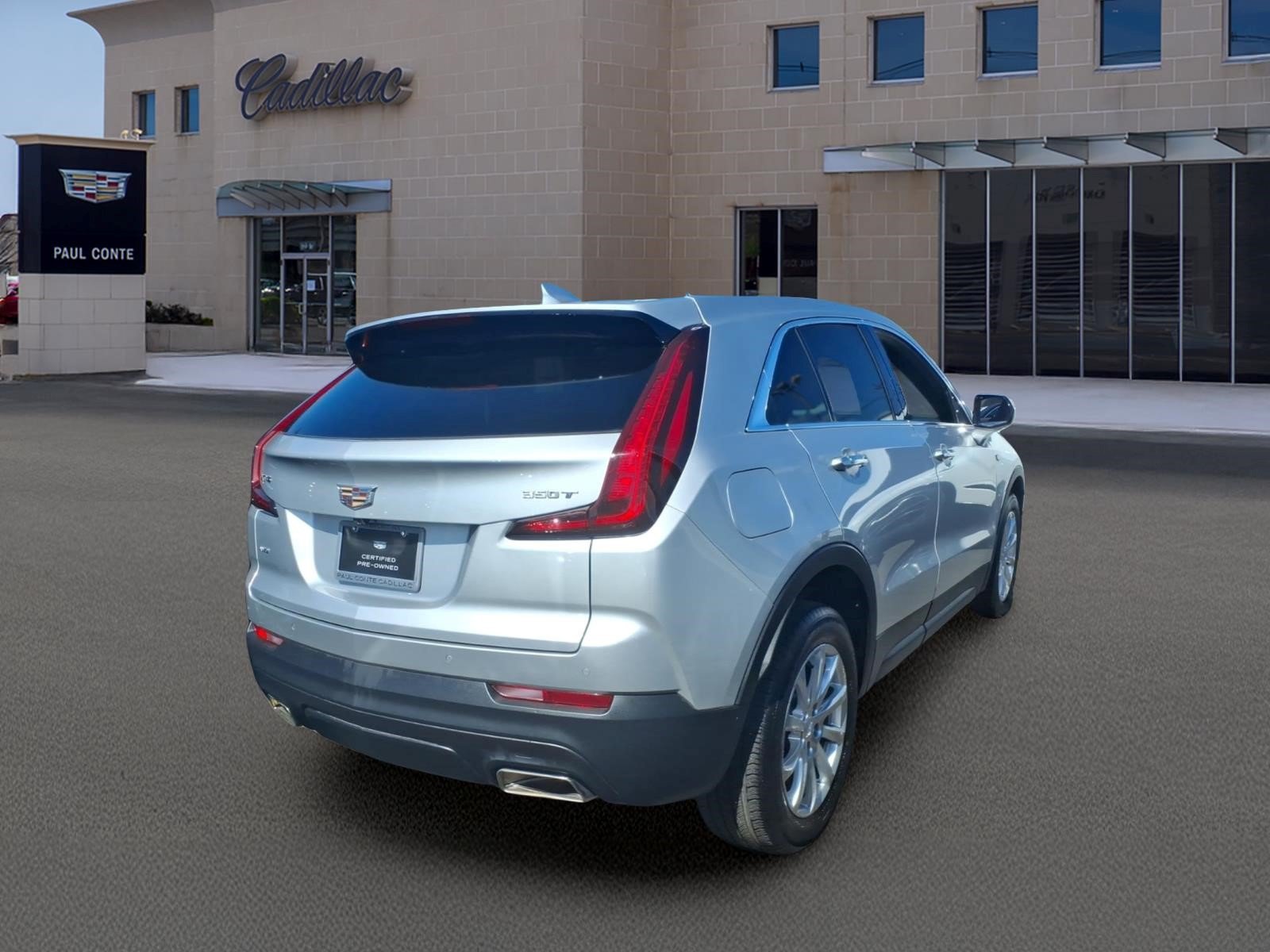 Certified 2023 Cadillac XT4 Luxury w/ Cold Weather Package AWD/4WD image 4