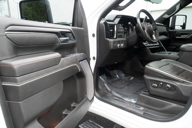 Used 2025 GMC Sierra 2500 AT4X image 16