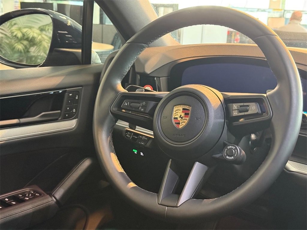 Used 2024 Porsche Cayenne Coupe image 12