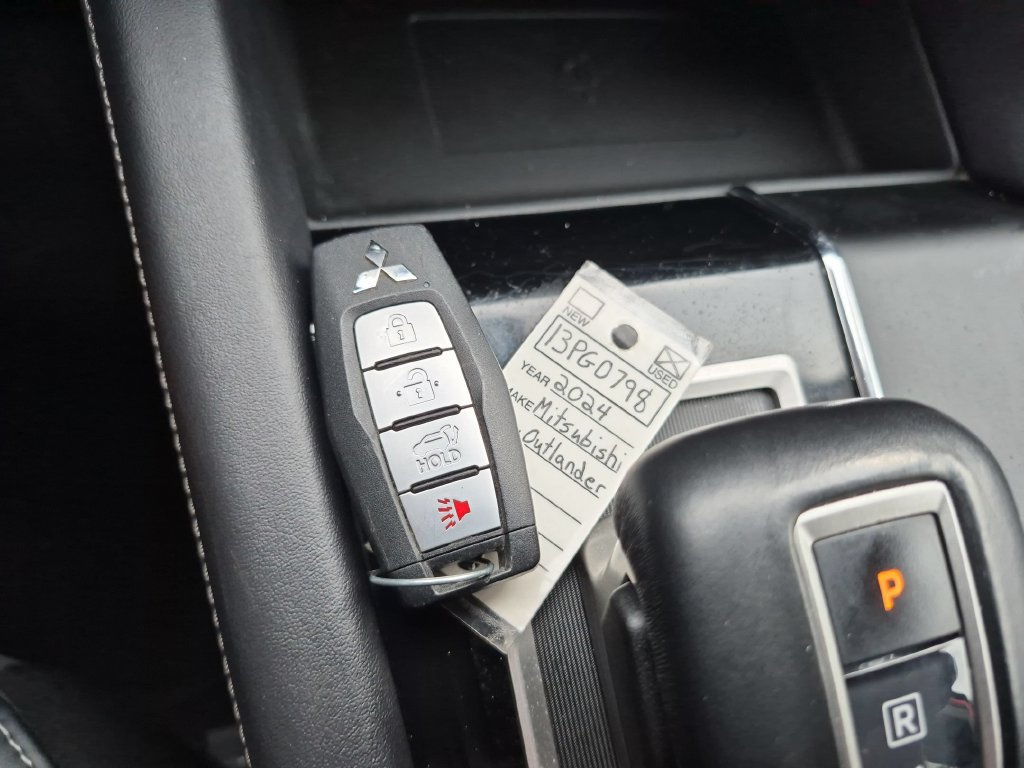 Used 2024 Mitsubishi Outlander SE AWD/4WD image 32