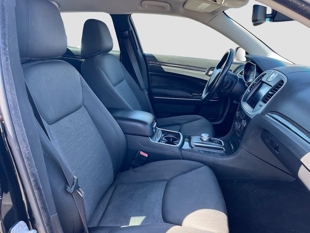 Used 2020 Chrysler 300 Touring w/ Sport Appearance Package RWD image 25