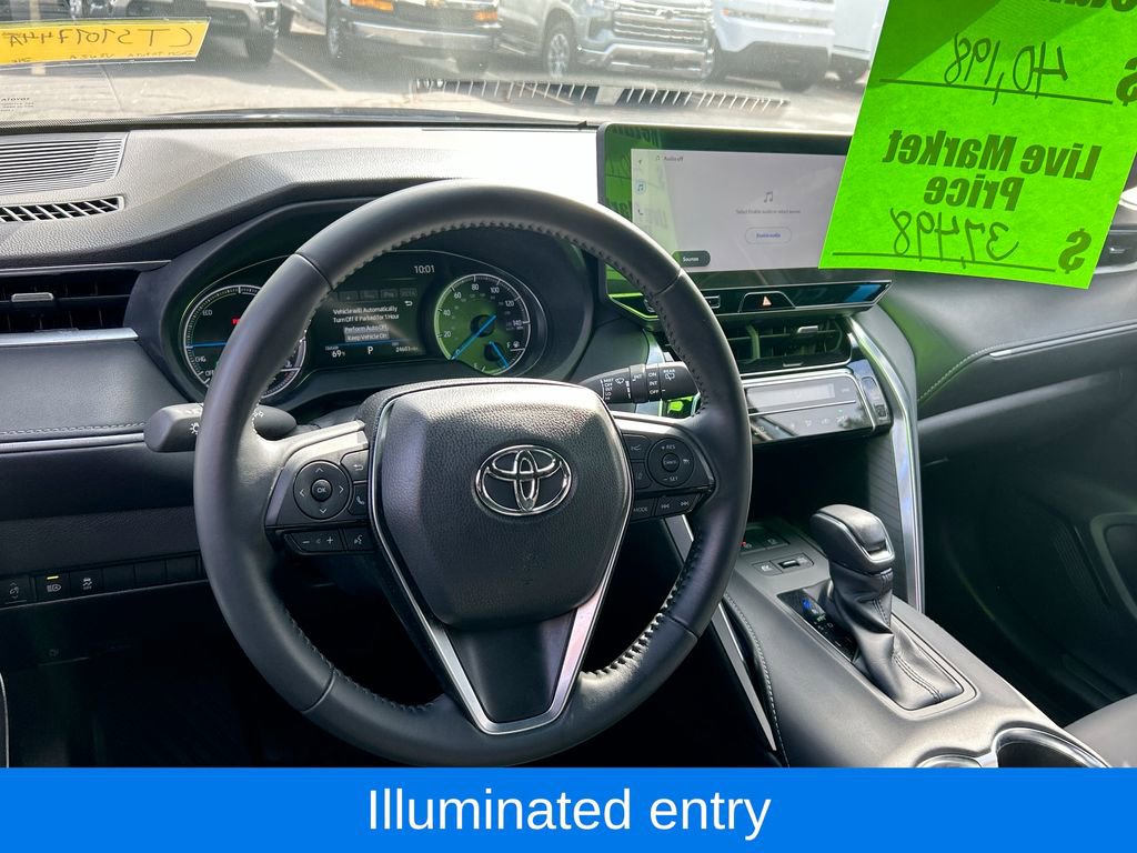 Used 2024 Toyota Venza XLE image 13