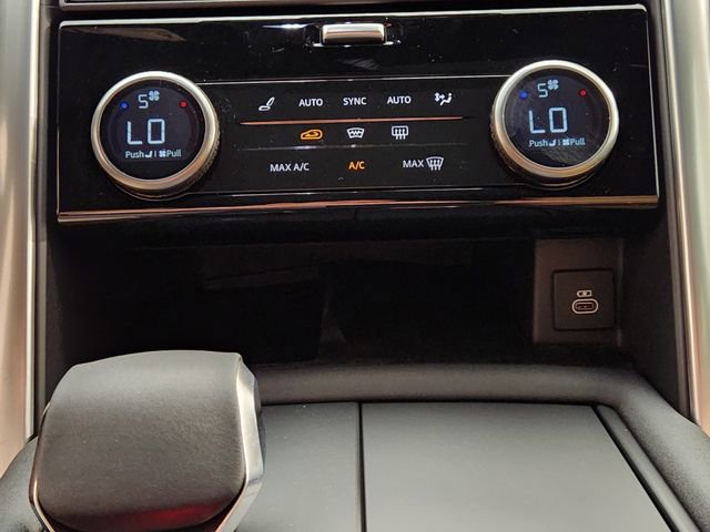 New 2025 Land Rover Discovery Dynamic SE image 18