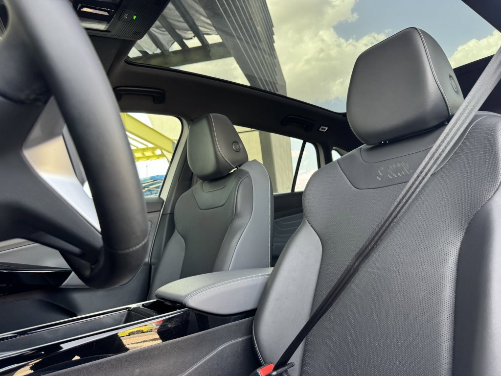 Used 2024 Volkswagen ID.4 S image 27